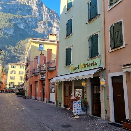 Hotel Vittoria Riva del Garda Exterior photo